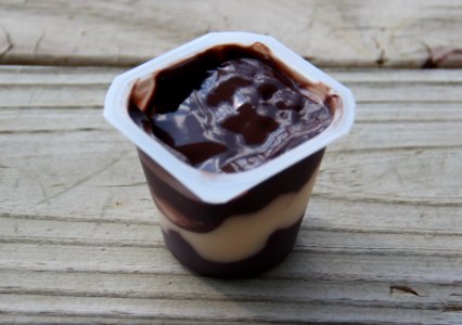 Swiss MIss Chocolate Vanilla Swirl pudding cup