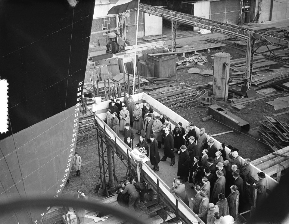 Tewaterlating vrachtschip Artemis door mevrouw dAilly, Bestanddeelnr 906-1560