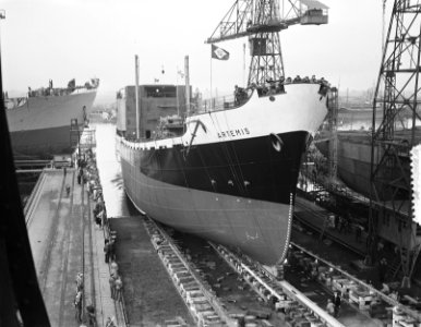 Tewaterlating vrachtschip Artemis door mevrouw dAilly, Bestanddeelnr 906-1559