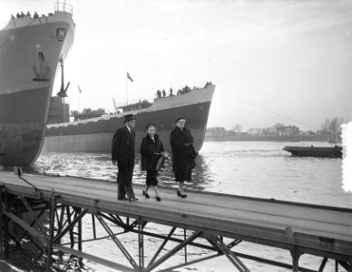 Tewaterlating vrachtschip Artemis door mevrouw dAilly, Bestanddeelnr 906-1569
