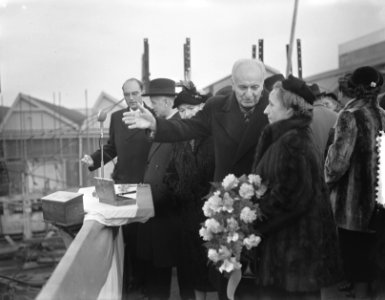 Tewaterlating vrachtschip Artemis door mevrouw dAilly, Bestanddeelnr 906-1556