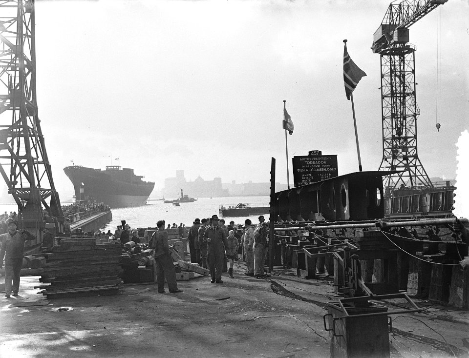 Tewaterlating van het vrachtschip ms Troubadour op de NDSM-werf te Amsterdam, Bestanddeelnr 906-0650