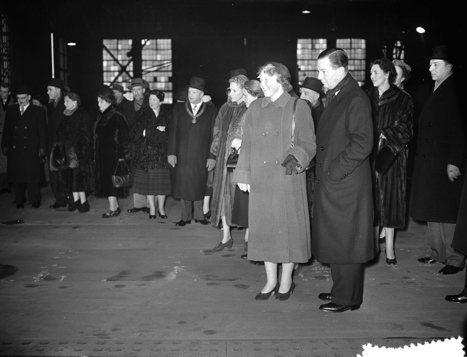Tewaterlating Vassim door Prinses Beatrix bij NDSM, Bestanddeelnr 906-9397
