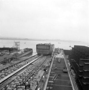Tewaterlating deel van een schip bij Verolme, Bestanddeelnr 912-0850