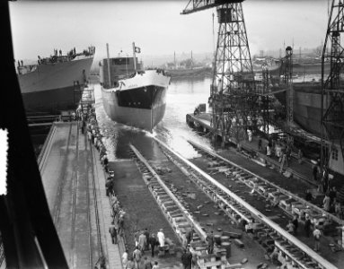 Tewaterlating vrachtschip Artemis door mevrouw dAilly, Bestanddeelnr 906-1557