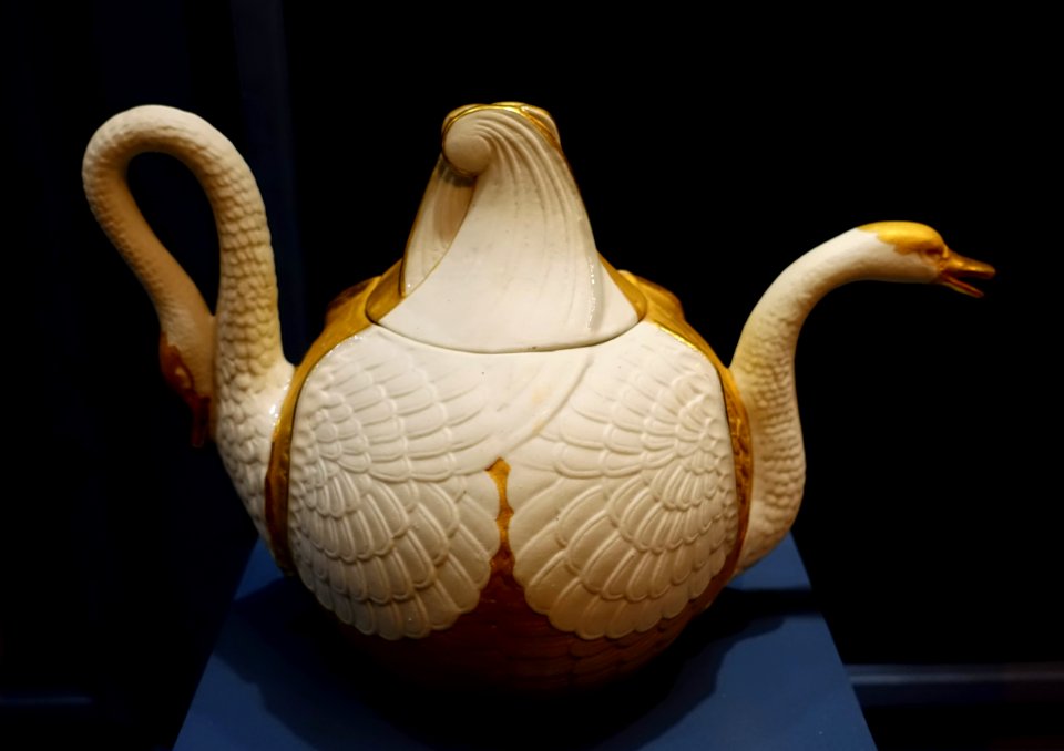 Swan teapot, Dagoty Factory, Paris, 1804-1814, unglazed porcelain - Montreal Museum of Fine Arts - Montreal, Canada - DSC08734
