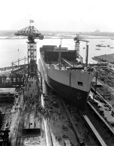 Tewaterlating 39.000 tons turbinetankschip Rein te Amsterdam, Bestanddeelnr 908-8495