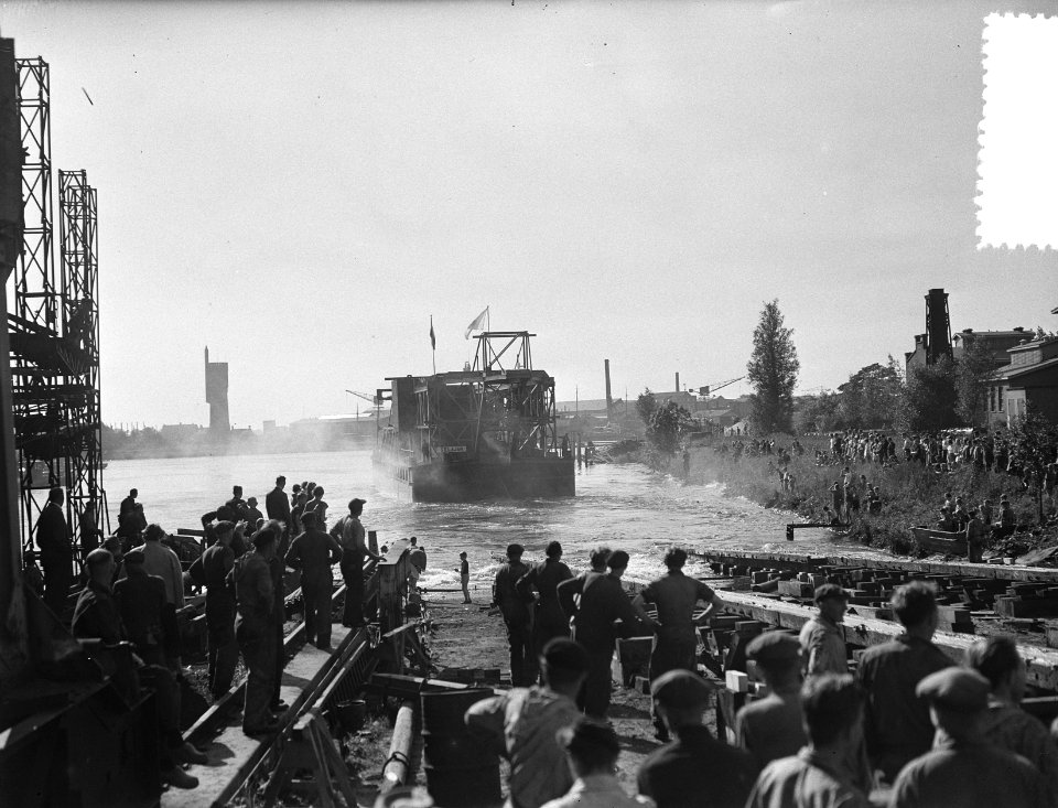 Tewaterlating 2 snijkopzuigers Langkaas en Selajar bi Smit (Kinderdijk), Bestanddeelnr 906-6884