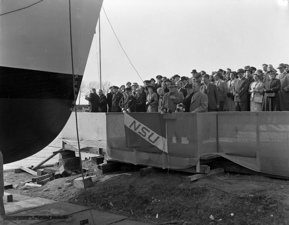 Tewaterlating mijnenveger Sittard te Hellevoetsluis Niesten Scheepsbouw Unie N, Bestanddeelnr 907-7231
