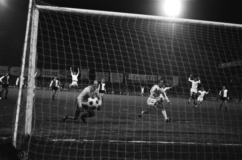 Teugels neemt een penalty, Bestanddeelnr 929-0754