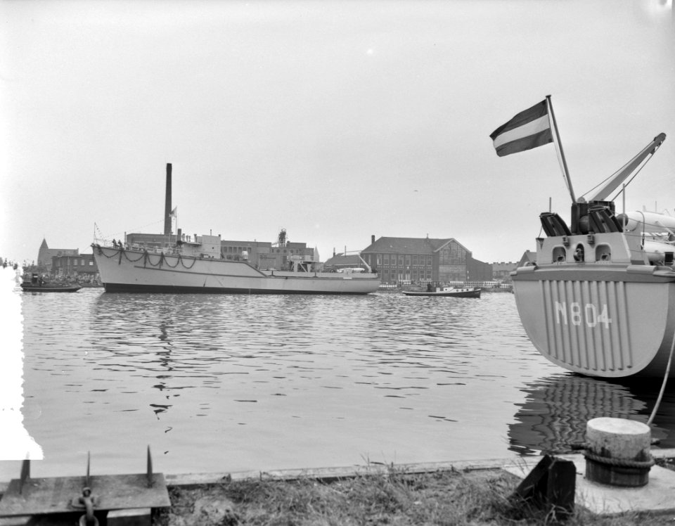 Tewaterlating mijnenveger Meppel bij Haarlemse Scheepsbouwmaatschappij, Bestanddeelnr 907-9054