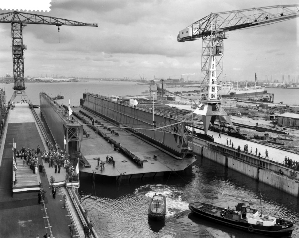 Tewaterlating 25000 tons droogdok prinses Margriet bij Verolme op Roozenburg, Bestanddeelnr 910-6311