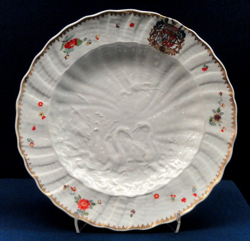 Swan Service, plate, c. 1737-1741, Meissen, modellers Johann Joachim Kandler and Johann Friedrich Eberlein, hard-paste porcelain, overglaze enamels, gilding - Gardiner Museum, Toronto - DSC00901