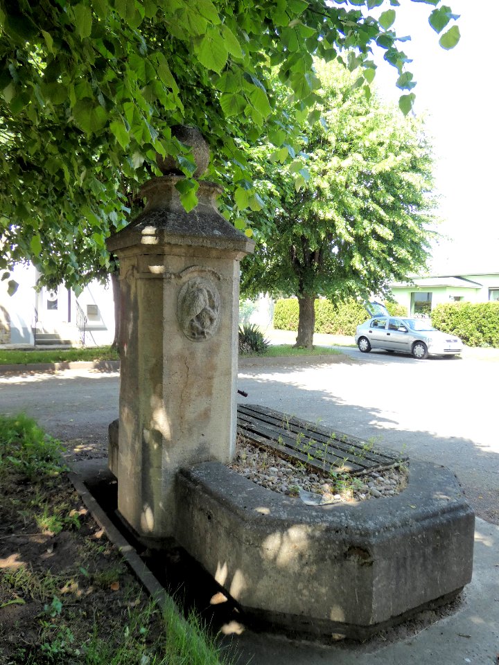 Teutschenthal Brunnen amAnger2