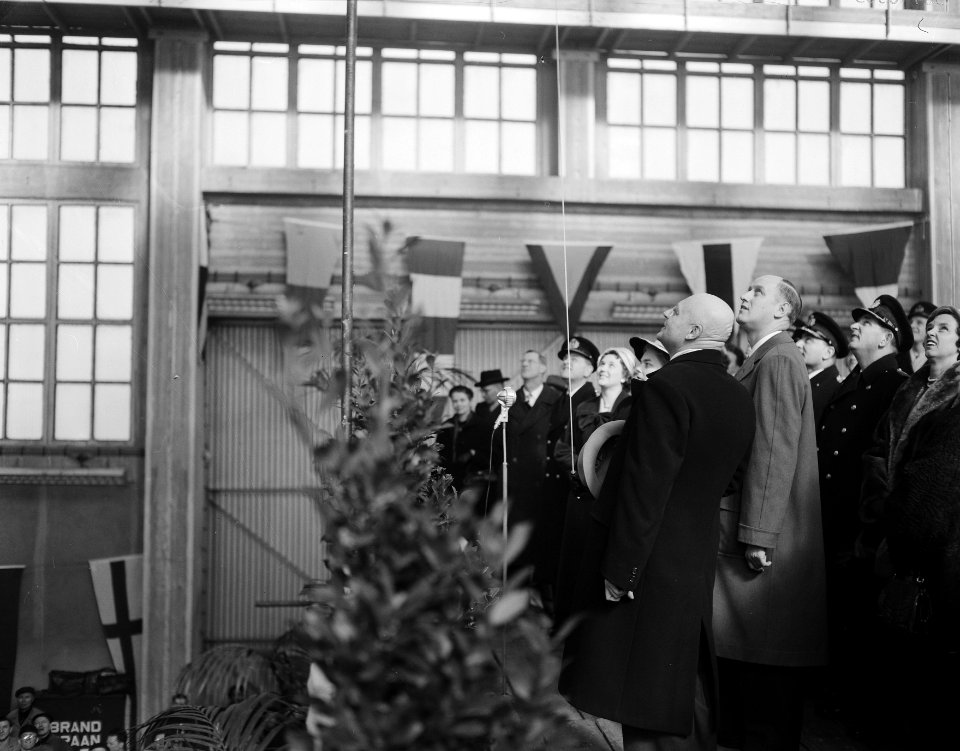 Tewaterlating mijnenveger Goes bij De Vries Lentsch, Bestanddeelnr 907-6563