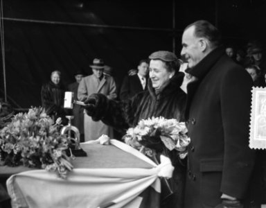 Tewaterlating motortankschip Koningswaard NDSM Amsterdam, Bestanddeelnr 907-5882