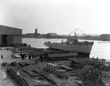 Tewaterlating mijnenveger Sittard te Hellevoetsluis Niesten Scheepsbouw Unie N, Bestanddeelnr 907-7235