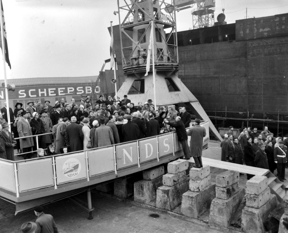 Tewaterlating HOVANGER bij de NDSM te Amsterdam, Bestanddeelnr 909-9891