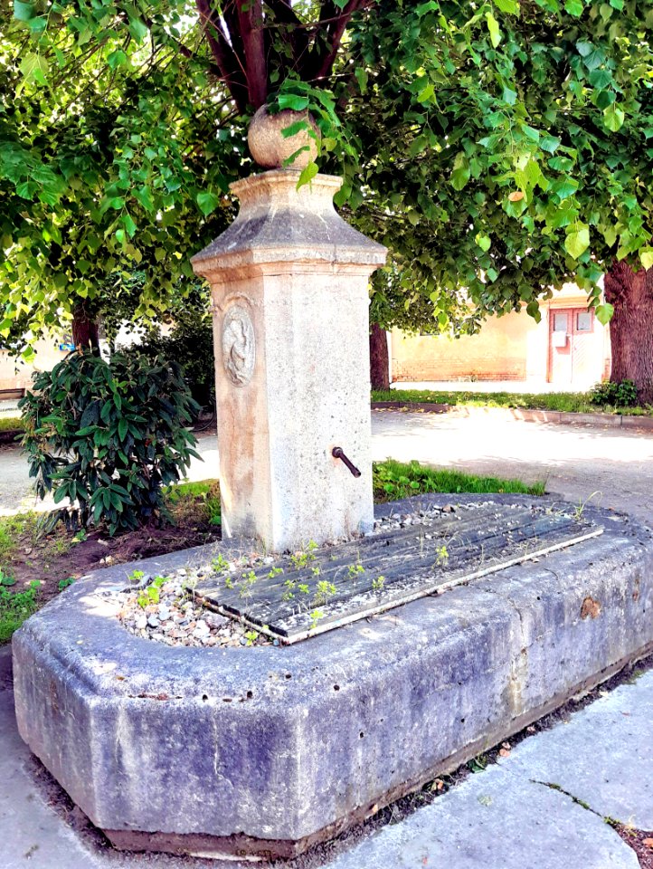 Teutschenthal Brunnen amAnger1