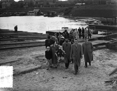 Tewaterlating Gilyang Scheepswerf De Waal Deest Zaltbommel, Bestanddeelnr 906-4096