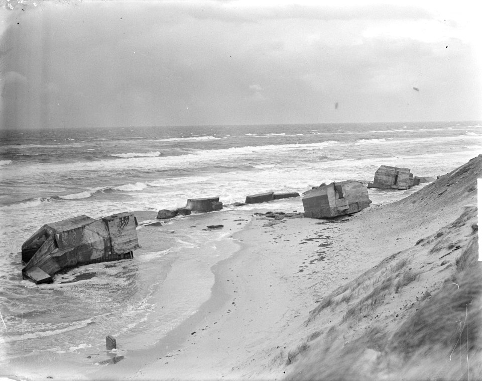 Texel brokkelt af Bunkers in zee gevallen, Bestanddeelnr 904-2005