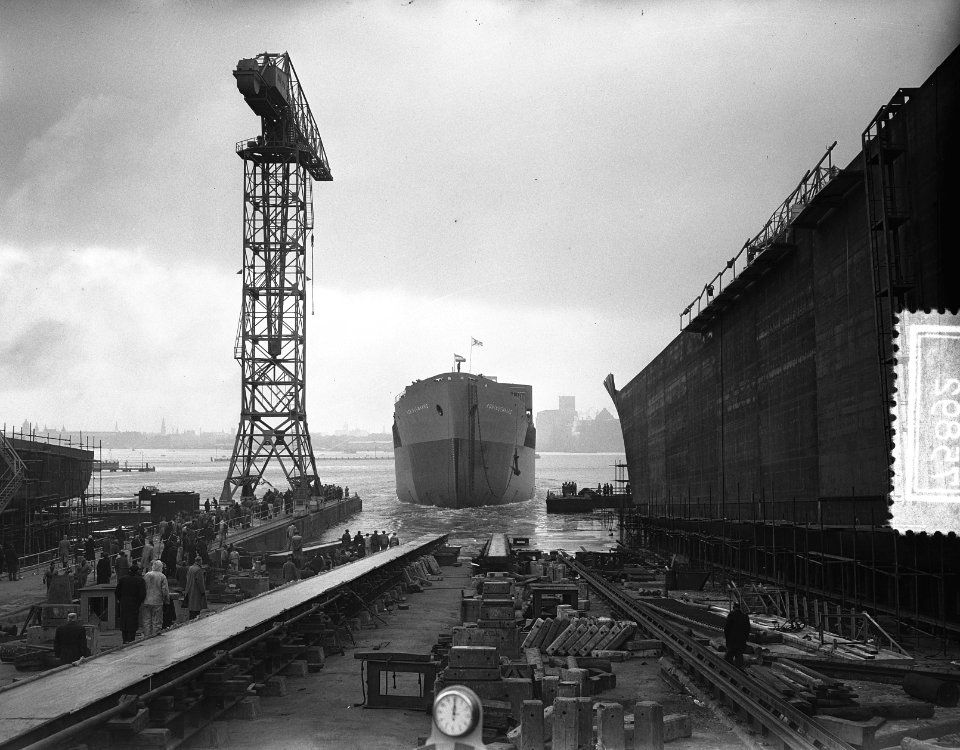 Tewaterlating motortankschip Koningswaard NDSM Amsterdam, Bestanddeelnr 907-5892