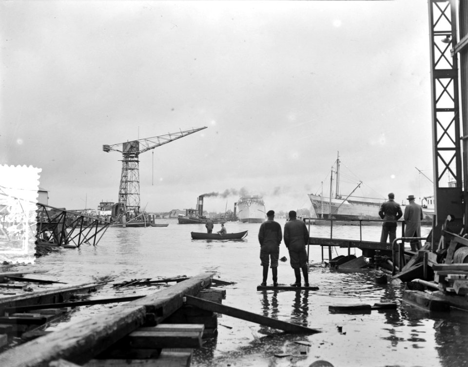Tewaterlating mijnenveger Axel Slikkerveer, werf De Groot en van Vliet, Bestanddeelnr 907-0024