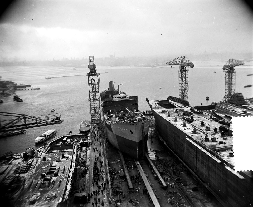 Tewaterlating motortankschip Koningswaard NDSM Amsterdam, Bestanddeelnr 907-5877