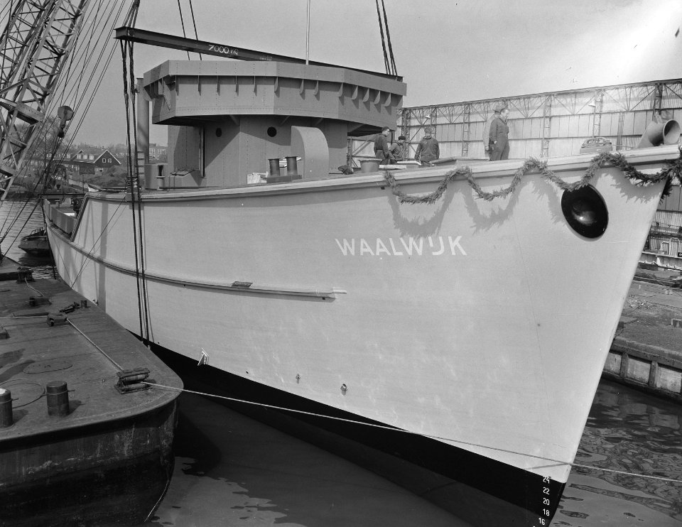 Tewaterlating mijnenveger Waalwijk bij Verschure Amsterdam, Bestanddeelnr 907-0582