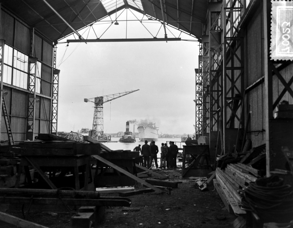 Tewaterlating mijnenveger Axel Slikkerveer, werf De Groot en van Vliet, Bestanddeelnr 907-0023
