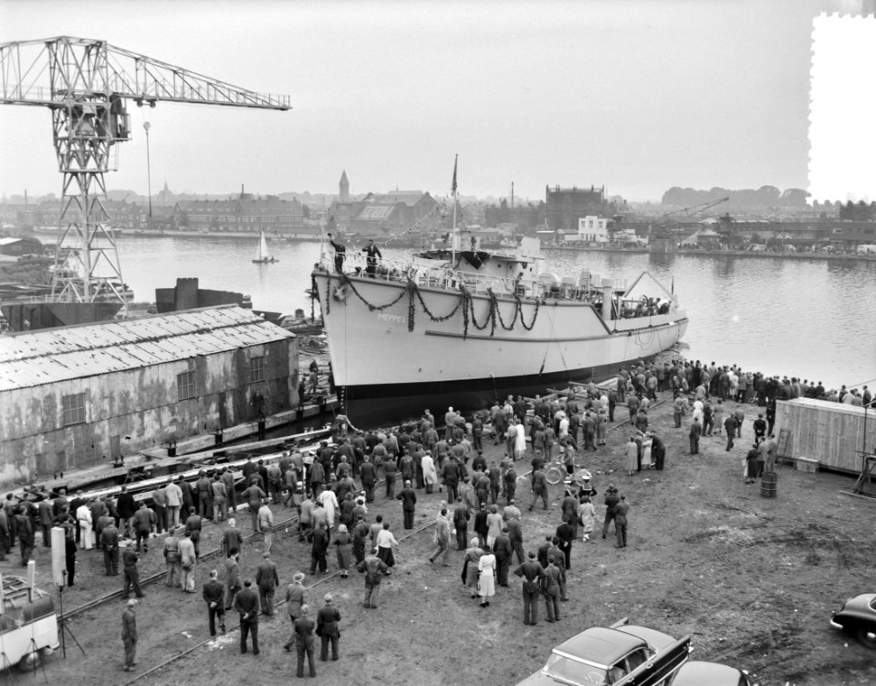 Tewaterlating mijnenveger Meppel bij Haarlemse Scheepsbouwmaatschappij, Bestanddeelnr 907-9052