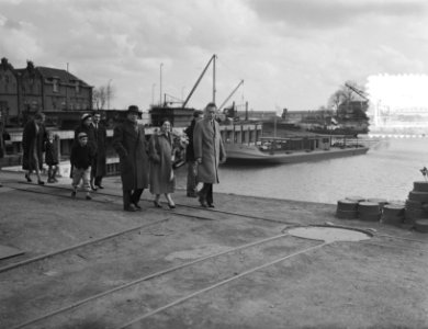 Tewaterlating Gilyang Scheepswerf De Waal Deest Zaltbommel, Bestanddeelnr 906-4104
