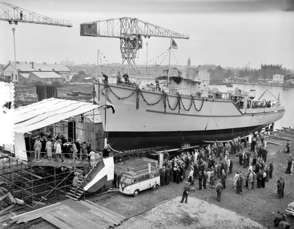 Tewaterlating mijnenveger Meppel bij Haarlemse Scheepsbouwmaatschappij, Bestanddeelnr 907-9053