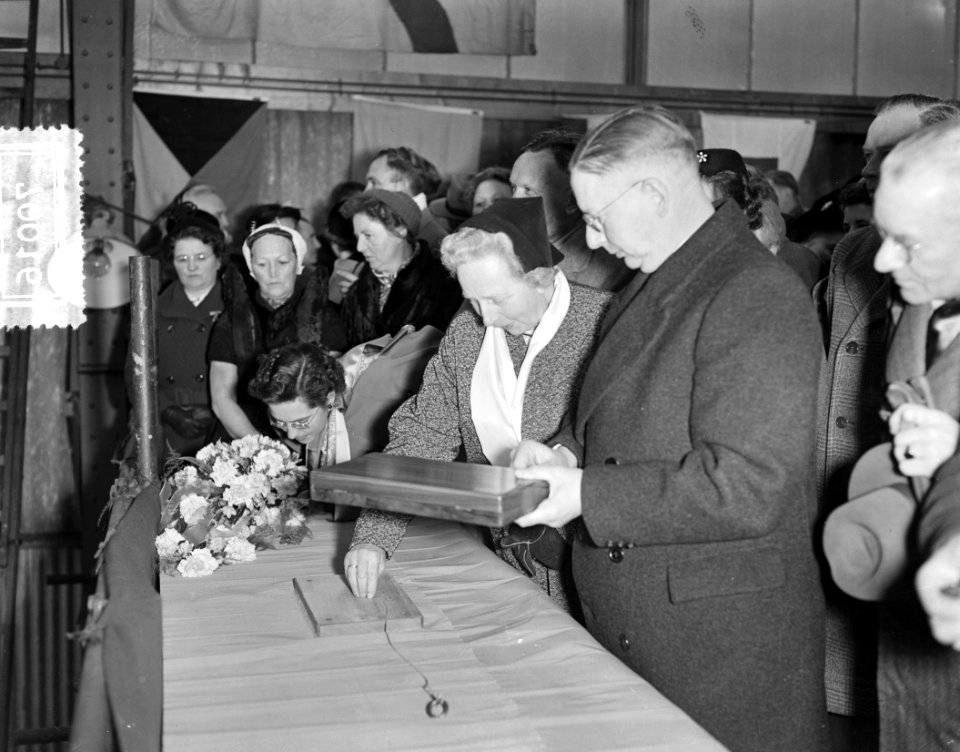 Tewaterlating mijnenveger Axel Slikkerveer, werf De Groot en van Vliet, Bestanddeelnr 907-0016