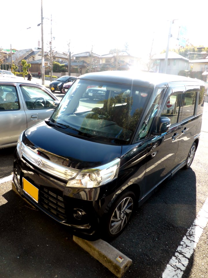 Suzuki Spacia Custom (MK32S) front