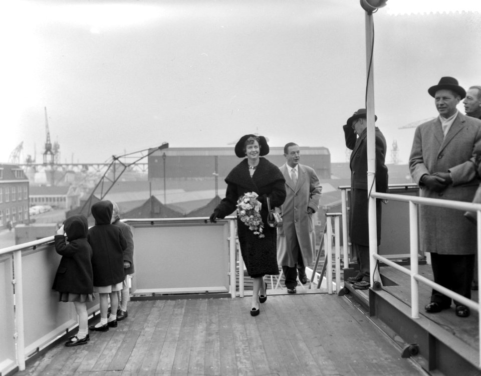 Tewaterlating HOVANGER bij de NDSM te Amsterdam, Bestanddeelnr 909-9901