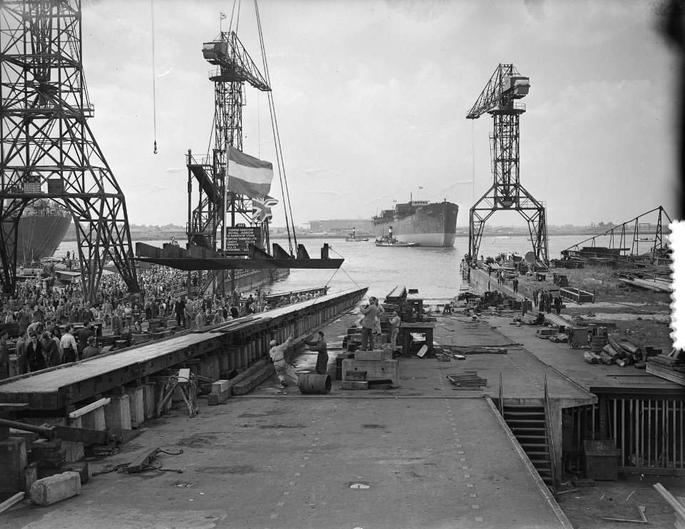 Tewaterlating tankschip Alkor te Amsterdam bij NDSM voor Panama, Bestanddeelnr 905-7918