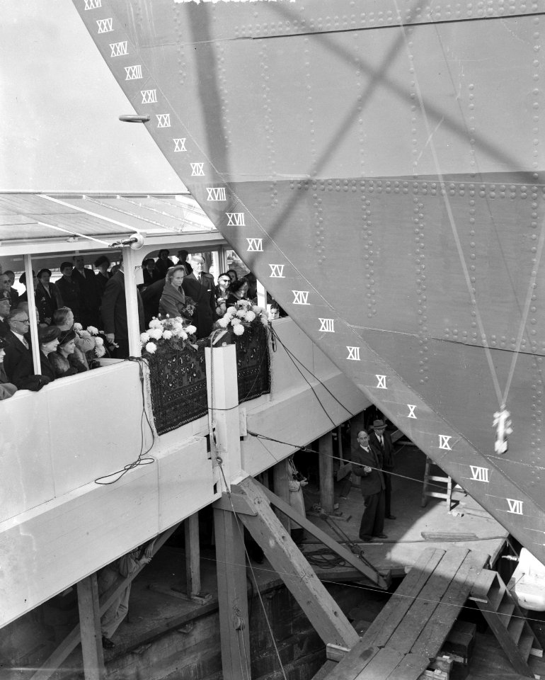 Tewaterlating Zweeds schip Kungsholm. Prinses Sybilla van Zweden doopt schip, Bestanddeelnr 905-3688