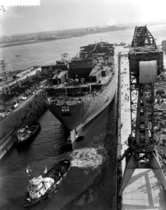 Tewaterlating grootste tanker bij Verolme. Het schip verlaat het dok, Bestanddeelnr 912-9453