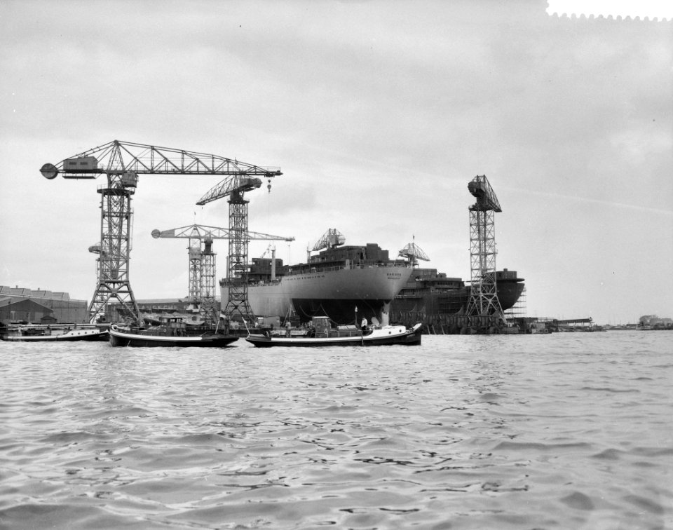 Tewaterlating turbinetankschip Ragusa bij de NDSM, Bestanddeelnr 909-6159