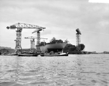 Tewaterlating turbinetankschip Ragusa bij de NDSM, Bestanddeelnr 909-6159