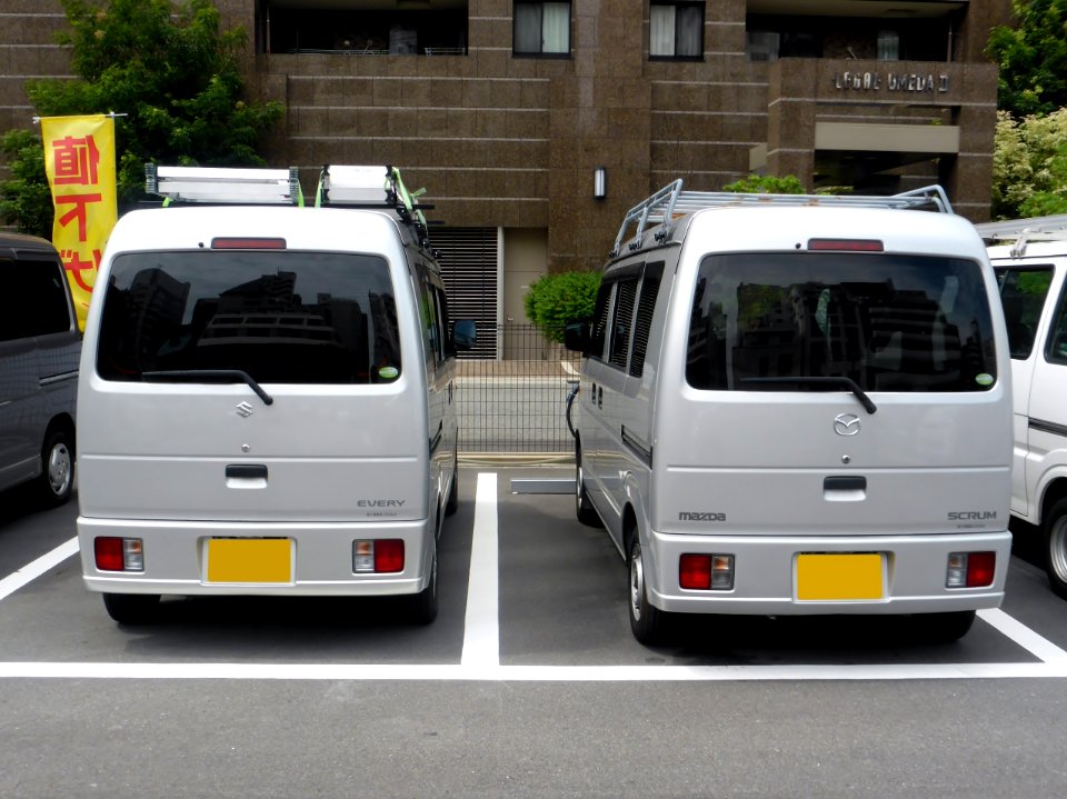 Suzuki EVERY (DA64) and Mazda SCRUM VAN (DG64) rear