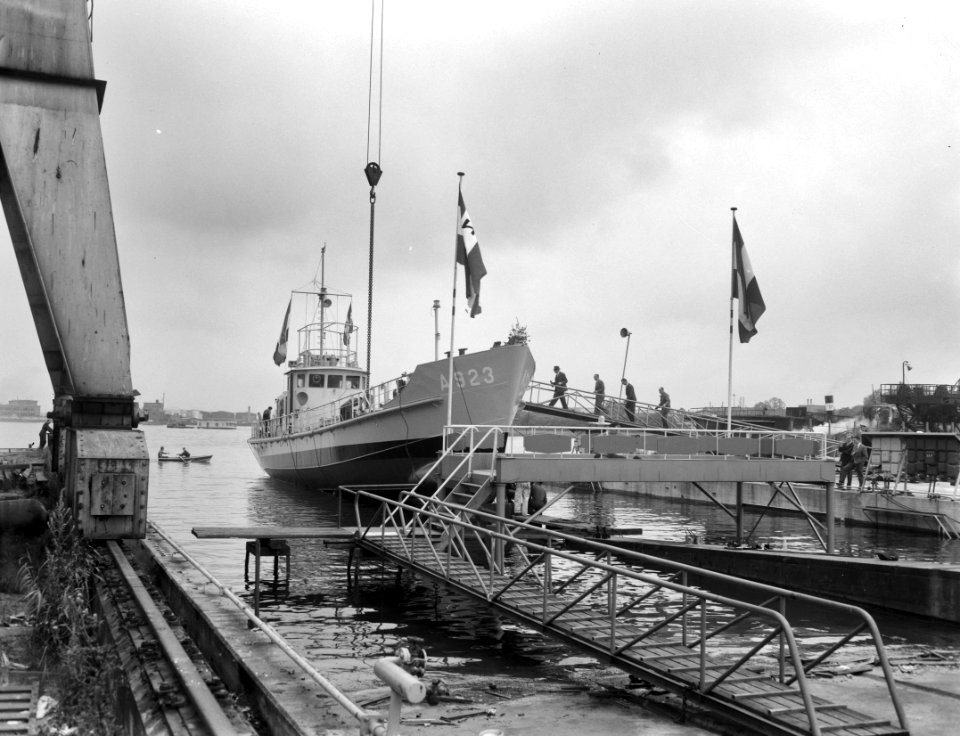 Tewaterlating te Zaandam van het Torpedo-inschietvaartuig van de Koninklijke Mar, Bestanddeelnr 914-1445