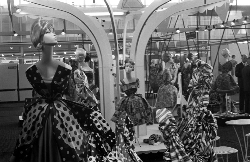 Textielbeurs in RAI te Amsterdam Zomermodellen van katoen, Bestanddeelnr 913-4911