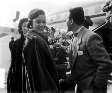 Textielkoningin Alice Corr uit USA op Schiphol, Bestanddeelnr 905-6135