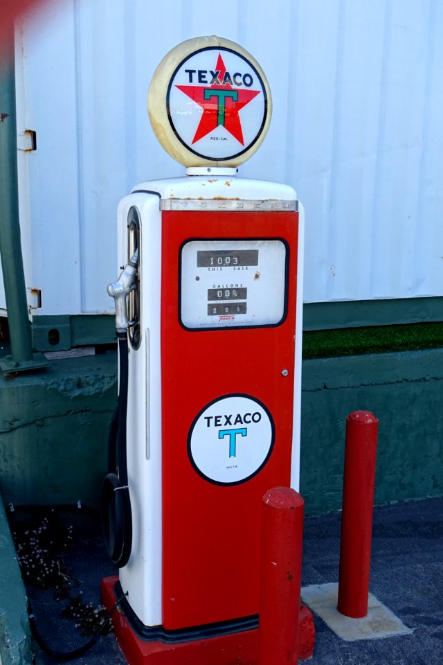 Texaco T gas pump, made by Tokheim - Automobile Driving Museum - El Segundo, CA - DSC01368