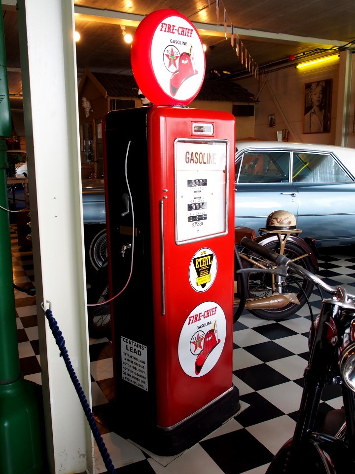 Texaco FIRE-CHIEF petrol pump