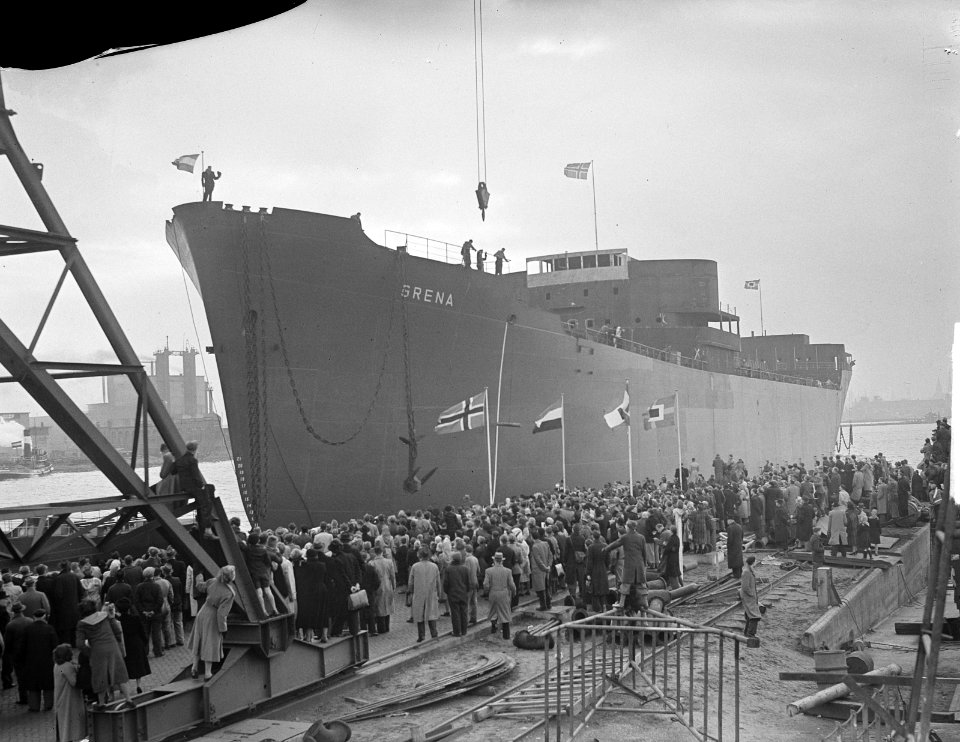Tewaterlating tanker Grena bij de NDSM werf, Bestanddeelnr 903-7801