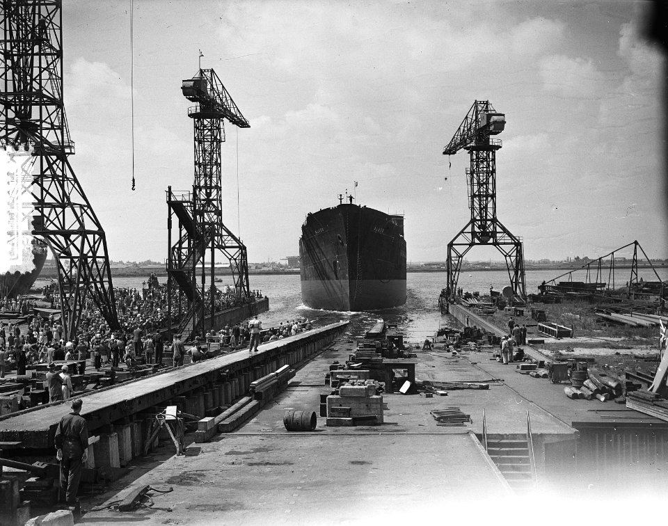 Tewaterlating tankschip Alkor te Amsterdam bij NDSM voor Panama, Bestanddeelnr 905-7923