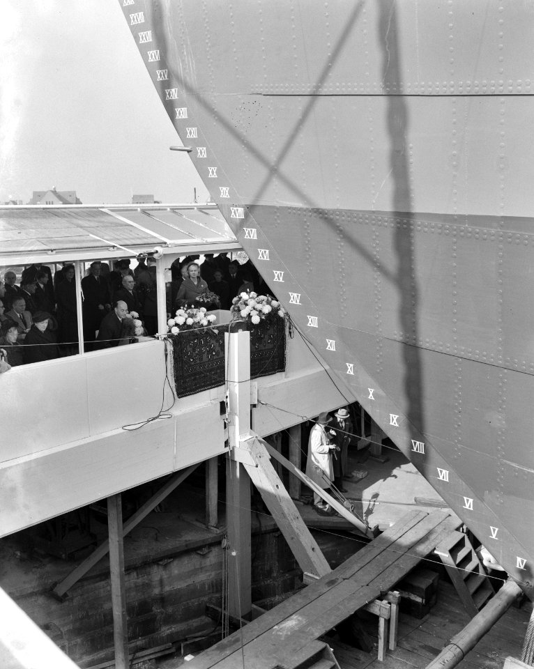 Tewaterlating Zweeds schip Kungsholm. Prinses Sybilla van Zweden doopt schip, Bestanddeelnr 905-3687